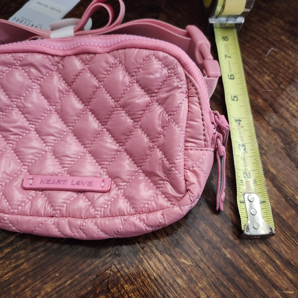 Heart Love By Charo Quilted Puffy Pink Adjustable Straps Zip Up Belt Bag. - Picture 8 of 8